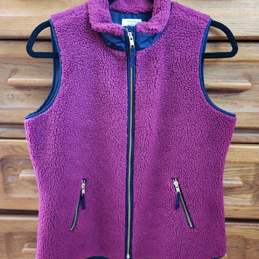 Crown & Ivy Sherpa Vest